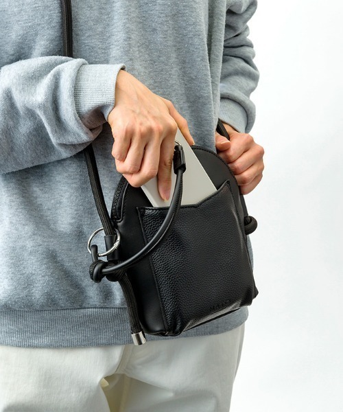 MATO by MARL MARL(マトーバイマールマール)の「MATO by MARLMARL/マトーバイマールマール ジップラインフォーンバッグ ZIPLINE PHONE BAG(マザーズバッグ・レディース・ブラック/ホワイト・FREE)」の4枚目の写真