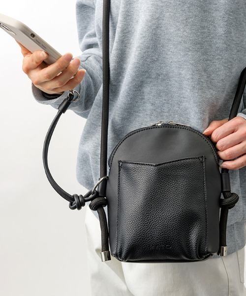 MATO by MARL MARL(マトーバイマールマール)の「MATO by MARLMARL/マトーバイマールマール ジップラインフォーンバッグ ZIPLINE PHONE BAG(マザーズバッグ・レディース・ブラック/ホワイト・FREE)」の5枚目の写真