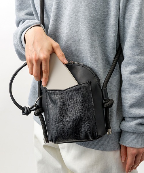 MATO by MARL MARL(マトーバイマールマール)の「MATO by MARLMARL/マトーバイマールマール ジップラインフォーンバッグ ZIPLINE PHONE BAG(マザーズバッグ・レディース・ブラック/ホワイト・FREE)」の6枚目の写真