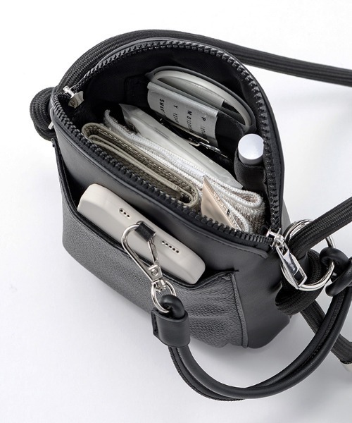 MATO by MARL MARL(マトーバイマールマール)の「MATO by MARLMARL/マトーバイマールマール ジップラインフォーンバッグ ZIPLINE PHONE BAG(マザーズバッグ・レディース・ブラック/ホワイト・FREE)」の10枚目の写真