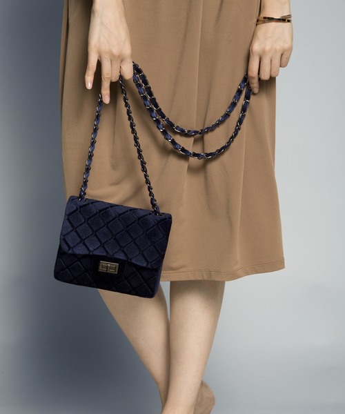 PLAIN CLOTHING(プレーンクロージング)の「ベロアダイヤ柄ステッチバッグ【PLAIN CLOTHING】(ショルダーバッグ・レディース・ブラック/ネイビー/グレー・FREE)」の3枚目の写真