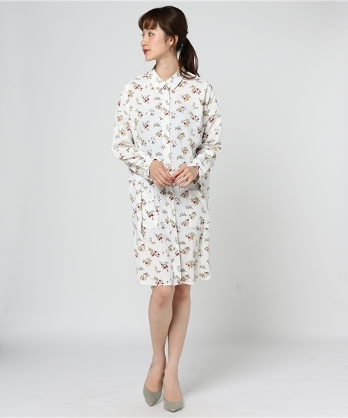 LBC(エルビーシー)の「花柄プリントワンピース (ワンピース・レディース・イエロー/ネイビー/オフホワイト・MEDIUM/LARGE)」の7枚目の写真