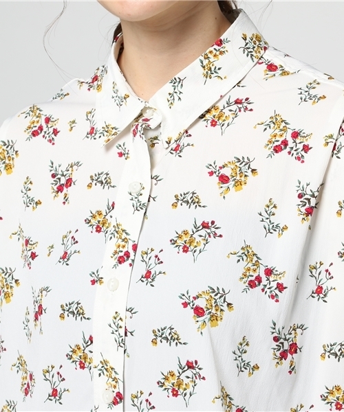 LBC(エルビーシー)の「花柄プリントワンピース (ワンピース・レディース・イエロー/ネイビー/オフホワイト・MEDIUM/LARGE)」の8枚目の写真