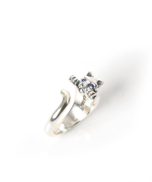 ROYAL ORDER(ロイヤルオーダー)の「KITTEN RING w/ SAPPHIRE EYES(リング・メンズ・シルバー・18号 US-9/15号 US-7h/10号 US-5/13号 US-6h/16号 US-8/12号 US-6)」の3枚目の写真