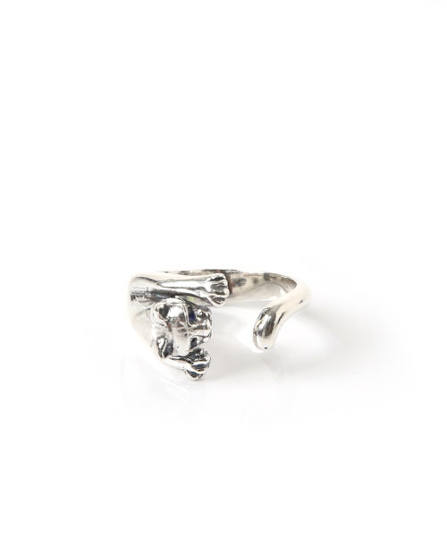 ROYAL ORDER(ロイヤルオーダー)の「KITTEN RING w/ SAPPHIRE EYES(リング・メンズ・シルバー・18号 US-9/15号 US-7h/10号 US-5/13号 US-6h/16号 US-8/12号 US-6)」の4枚目の写真