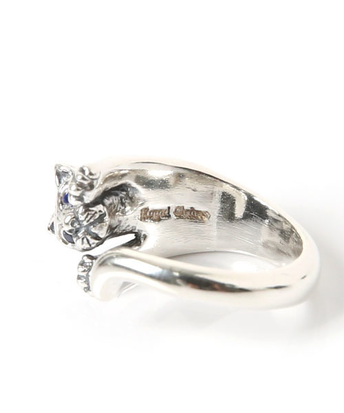ROYAL ORDER(ロイヤルオーダー)の「KITTEN RING w/ SAPPHIRE EYES(リング・メンズ・シルバー・18号 US-9/15号 US-7h/10号 US-5/13号 US-6h/16号 US-8/12号 US-6)」の5枚目の写真