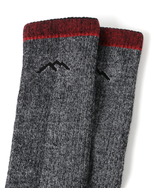 DARN TOUGH VERMONT（ダーンタフバーモント）の「【MADE IN USA】DARN TOUGH Ms 1955 マウンテリニアリング オーバーカフ エクストラクッション（ソックス/靴下・メンズ・スモークグレー・LARGE/MEDIUM）」の3枚目の写真