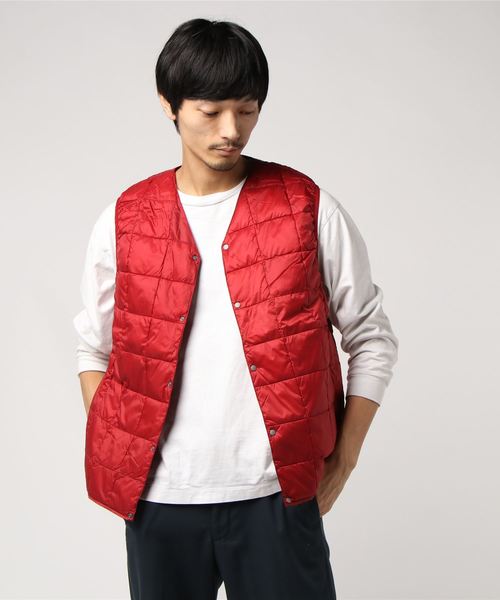 TAION(タイオン)の「【TAION】タイオン V NECK BUTTON DOWN VEST (MENS)(ダウンジャケット/コート)」|レッド