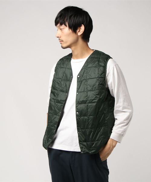 TAION(タイオン)の「【TAION】タイオン V NECK BUTTON DOWN VEST (MENS)(ダウンジャケット/コート)」|グリーン