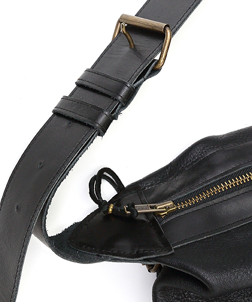 rehacer(レアセル)の「rehacer : Swell leather shoulder bag(ショルダーバッグ・メンズ・ブラウン/ブラック・FREE)」の4枚目の写真