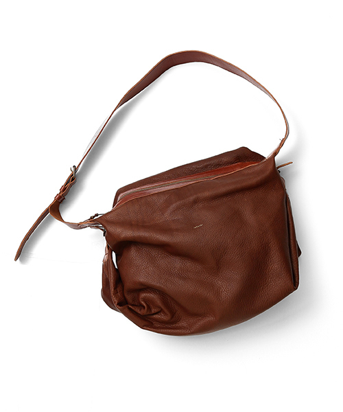 rehacer(レアセル)の「rehacer : Swell leather shoulder bag(ショルダーバッグ・メンズ・ブラウン/ブラック・FREE)」の7枚目の写真