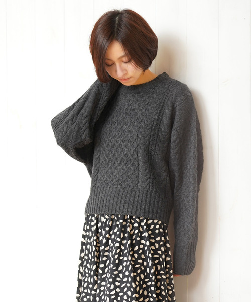 rps（アールピーエス）の「ウール混ボリューム袖ケーブルニットプルオーバー（ニット/セーター・レディース・チャコールグレー/グレー/アイボリー・フリー）」の2枚目の写真