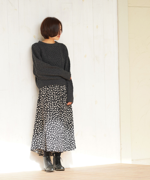 rps（アールピーエス）の「ウール混ボリューム袖ケーブルニットプルオーバー（ニット/セーター・レディース・チャコールグレー/グレー/アイボリー・フリー）」の9枚目の写真