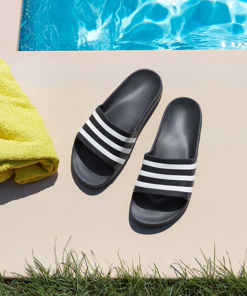 adidas（アディダス）の「アディレッタ アクア [ADILETTE]  / アディダス adidas（サンダル・メンズ・ブラック/ダークブルー/ブラック×ホワイト/ダークグリーン/フューシャピンク/ブルー/ホワイト×ブラック/レッド/ブラック×ゴールド/ホワイト×シルバー/スカイブルー/グリーン・22.5cm/23.5cm/24.5cm/25.5cm/26.5cm/27.5cm/28.5cm/29.5cm/30.5cm/31.5cm）」の5枚目の写真