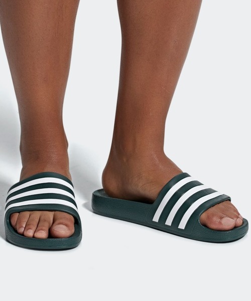 adidas（アディダス）の「アディレッタ アクア [ADILETTE]  / アディダス adidas（サンダル・メンズ・ブラック/ダークブルー/ブラック×ホワイト/ダークグリーン/フューシャピンク/ブルー/ホワイト×ブラック/レッド/ブラック×ゴールド/ホワイト×シルバー/スカイブルー/グリーン・22.5cm/23.5cm/24.5cm/25.5cm/26.5cm/27.5cm/28.5cm/29.5cm/30.5cm/31.5cm）」の7枚目の写真