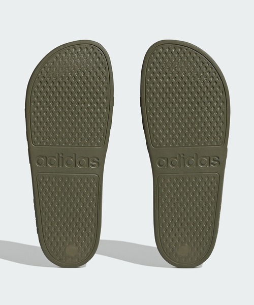 adidas（アディダス）の「アディレッタ アクア [ADILETTE]  / アディダス adidas（サンダル・メンズ・ブラック/ダークブルー/ブラック×ホワイト/ダークグリーン/フューシャピンク/ブルー/ホワイト×ブラック/レッド/ブラック×ゴールド/ホワイト×シルバー/スカイブルー/グリーン・22.5cm/23.5cm/24.5cm/25.5cm/26.5cm/27.5cm/28.5cm/29.5cm/30.5cm/31.5cm）」の17枚目の写真