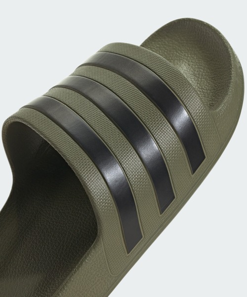 adidas（アディダス）の「アディレッタ アクア [ADILETTE]  / アディダス adidas（サンダル・メンズ・ブラック/ダークブルー/ブラック×ホワイト/ダークグリーン/フューシャピンク/ブルー/ホワイト×ブラック/レッド/ブラック×ゴールド/ホワイト×シルバー/スカイブルー/グリーン・22.5cm/23.5cm/24.5cm/25.5cm/26.5cm/27.5cm/28.5cm/29.5cm/30.5cm/31.5cm）」の14枚目の写真