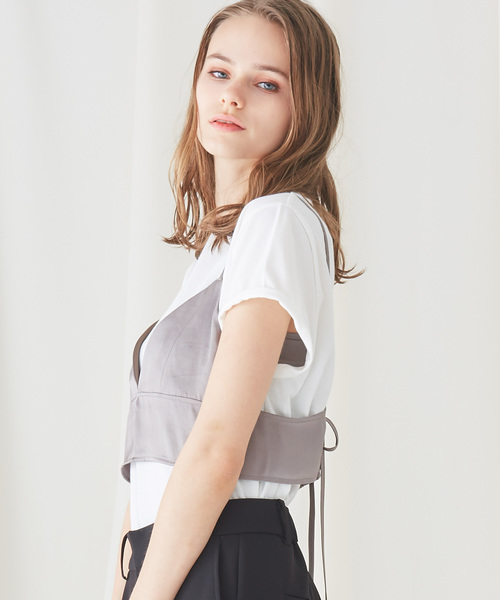 STUDIOUS(ステュディオス)の「【STUDIOUS】ビスチェ付きカットソー(Tシャツ/カットソー・レディース・ブラック/ベージュ/ブルー・FREE)」の2枚目の写真