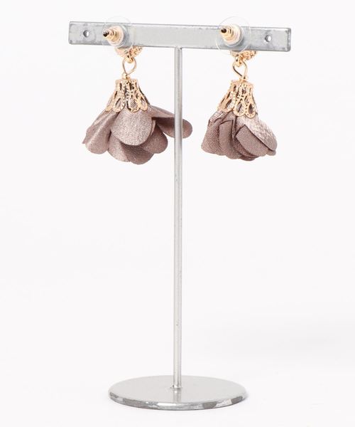 apres jour(アプレジュール)の「【apres jour×ARIAZ】フラワーモチーフピアス(ピアス(両耳用)・レディース・オフホワイト/スモークグレー/ブラック・FREE)」の4枚目の写真