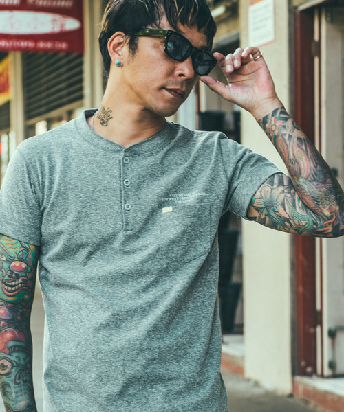 CRIMIE(クライミー)の「HENLEY NECK VINTAGE POCKET T-SHIRT(Tシャツ/カットソー・メンズ・グレー/ブラック/カーキ・SMALL/X-SMALL/X-LARGE/LARGE/MEDIUM/XX-LARGE)」の21枚目の写真