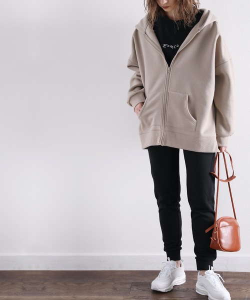 classicalelf（クラシカルエルフ）の「サイドスリット 無地ジップアッスウェットワイドパーカー（長袖）（パーカー・レディース・モカ/ブラック/ライトカーキ/ベージュ・LARGE/X-LARGE/MEDIUM）」の8枚目の写真