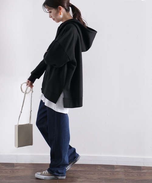 classicalelf（クラシカルエルフ）の「サイドスリット 無地ジップアッスウェットワイドパーカー（長袖）（パーカー・レディース・モカ/ブラック/ライトカーキ/ベージュ・LARGE/X-LARGE/MEDIUM）」の12枚目の写真