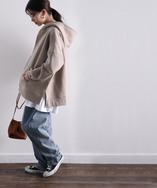 classicalelf（クラシカルエルフ）の「サイドスリット 無地ジップアッスウェットワイドパーカー（長袖）（パーカー・レディース・モカ/ブラック/ライトカーキ/ベージュ・LARGE/X-LARGE/MEDIUM）」の21枚目の写真