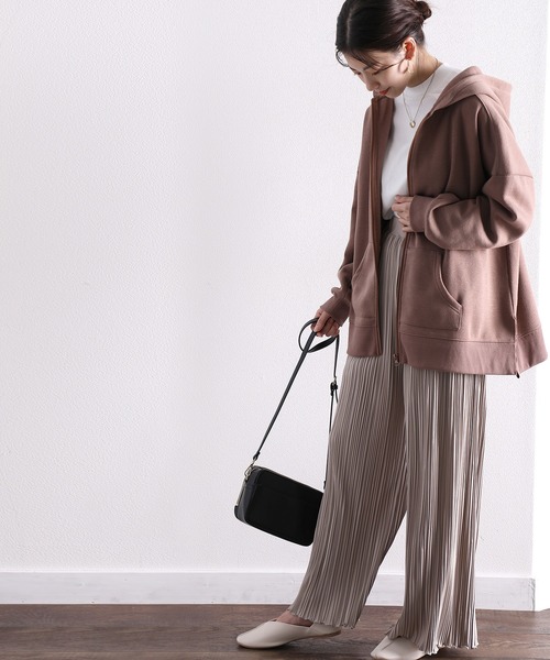 classicalelf（クラシカルエルフ）の「サイドスリット 無地ジップアッスウェットワイドパーカー（長袖）（パーカー・レディース・モカ/ブラック/ライトカーキ/ベージュ・LARGE/X-LARGE/MEDIUM）」の5枚目の写真