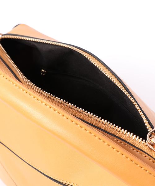 KOBE LETTUCE（コウベレタス）の「ストラップ付き2wayトライアングルパネルバッグ（ショルダーバッグ・レディース・チャコールグレー/アイボリー/イエロー系その他・FREE）」の6枚目の写真