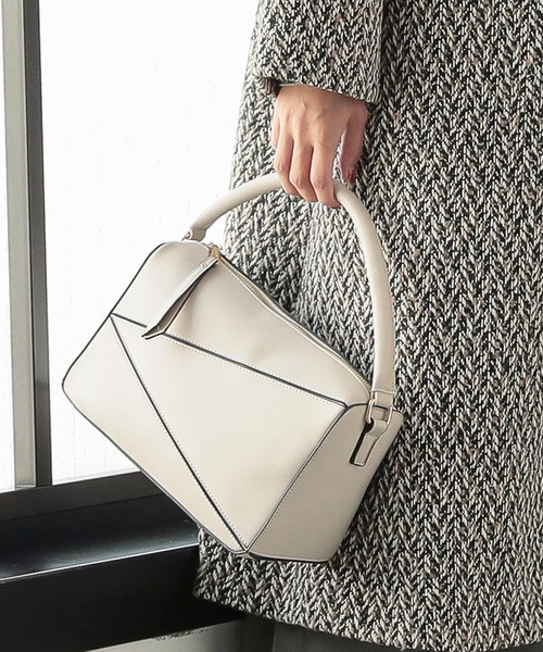 KOBE LETTUCE（コウベレタス）の「ストラップ付き2wayトライアングルパネルバッグ（ショルダーバッグ・レディース・チャコールグレー/アイボリー/イエロー系その他・FREE）」の2枚目の写真