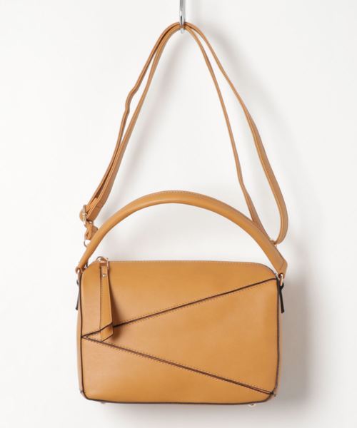 KOBE LETTUCE（コウベレタス）の「ストラップ付き2wayトライアングルパネルバッグ（ショルダーバッグ・レディース・チャコールグレー/アイボリー/イエロー系その他・FREE）」の8枚目の写真