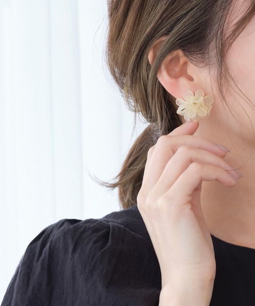確保済!ギフトに最適♡フラワーお嬢様ピアス♡大振り セール】大ぶりアクリルフラワーピアス（ピアス（両耳用