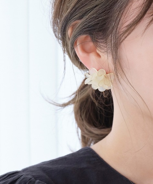 【ALDO】マルチ素材☆花びら・ゆれる お花〇シャンデリアピアス CHOOSEBASE SHIBUYA 小さなお花と花びらピアス/イヤリング