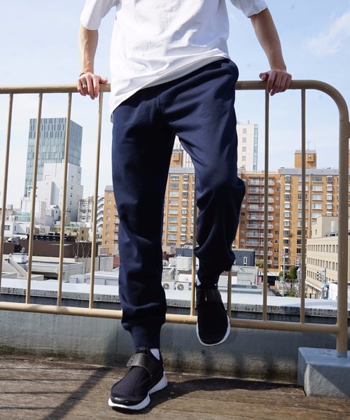 Champion（チャンピオン）の「【CHAMPION/チャンピオン】裏毛スウエットパンツ　Ｃ３－ＬＳ２５３　無地　ワンポイント　速乾性　スポーツシーン対応可能（スウェットパンツ・メンズ・グレー/ブラック/ネイビー/ホワイト・X-LARGE/MEDIUM/LARGE）」の4枚目の写真