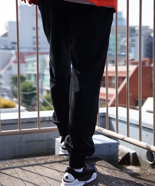 Champion（チャンピオン）の「【CHAMPION/チャンピオン】裏毛スウエットパンツ　Ｃ３－ＬＳ２５３　無地　ワンポイント　速乾性　スポーツシーン対応可能（スウェットパンツ・メンズ・グレー/ブラック/ネイビー/ホワイト・X-LARGE/MEDIUM/LARGE）」の13枚目の写真