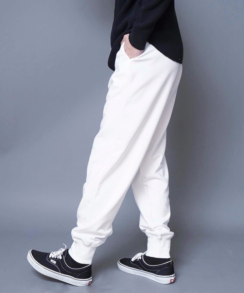 Champion（チャンピオン）の「【CHAMPION/チャンピオン】裏毛スウエットパンツ　Ｃ３－ＬＳ２５３　無地　ワンポイント　速乾性　スポーツシーン対応可能（スウェットパンツ・メンズ・グレー/ブラック/ネイビー/ホワイト・X-LARGE/MEDIUM/LARGE）」の8枚目の写真
