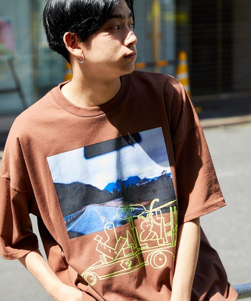 Mark Gonzales（マーク・ゴンザレス）の「Mark Gonzales/マークゴンザレス MONO-MART別注  ビッグシルエット前面/背面BIGプリント 半袖Tee（Tシャツ/カットソー・メンズ・ホワイト系その他/ブラック系その他/ブラウン系その他/ベージュ系その他/ホワイト系その他2/ホワイト系その他3/ホワイト系その他4/ブラック系その他2/ブラック系その他3/ブラック系その他4/ブラウン系その他2/ブラウン系その他3/ブラウン系その他4/ベージュ系その他2/ベージュ系その他3/ベージュ系その他4/グレー系その他4/グリーン系その他3/グレー系その他2/パープル系その他/パープル系その他2/グリーン系その他4/グレー系その他/グレー系その他3/グリーン系その他2/パープル系その他3/パープル系その他4/グリーン系その他/ベージュ系その他7/グリーン系その他5/グリーン系その他6/グリーン系その他7/ブルー系その他2/ブルー系その他3/ブルー系その他4/ホワイト系その他7/ブラック系その他5/ブラック系その他6/ブラック系その他7/その他5/その他1/ブルー系その他/イエロー系その他/その他6/ブルー系その他5/パープル系その他5/パープル系その他6/パープル系その他7/イエロー系その他2/イエロー系その他3/イエロー系その他4/イエロー系その他5/ベージュ系その他5/ベージュ系その他6/ホワイト系その他5/ホワイト系その他6/その他3/その他2/その他4・S/M/L）」の22枚目の写真