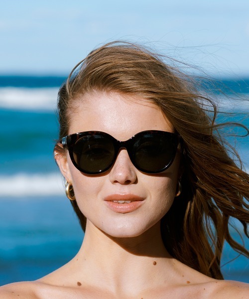 A.Kjaerbede（エキアビド）の「BUTTERFLY MT（サングラス・レディース・ブラック/その他/ライトイエロー/グリーン系その他/その他1/ライトグレー/レッド・ONE SIZE/FREE）」の6枚目の写真