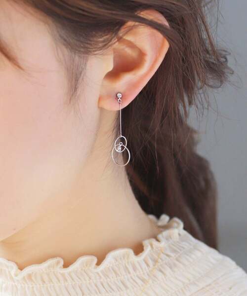 ANEMONE(アネモネ)の「煌めき2粒ビジューのピアス(ピアス(両耳用)・レディース・ピンクゴールド/シルバー/ゴールド・FREE)」の7枚目の写真