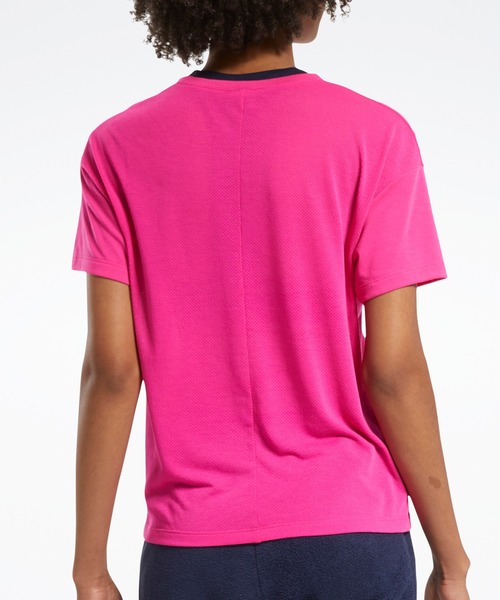 Reebok（リーボック）の「ワークアウト レディ スプレミアム スリム フィット ビッグ ロゴ Tシャツ [Workout Ready Supremium Slim Fit Big Logo Tee]（Tシャツ/カットソー・レディース・ブラック/ピンク・SMALL/MEDIUM/LARGE/X-LARGE）」の9枚目の写真