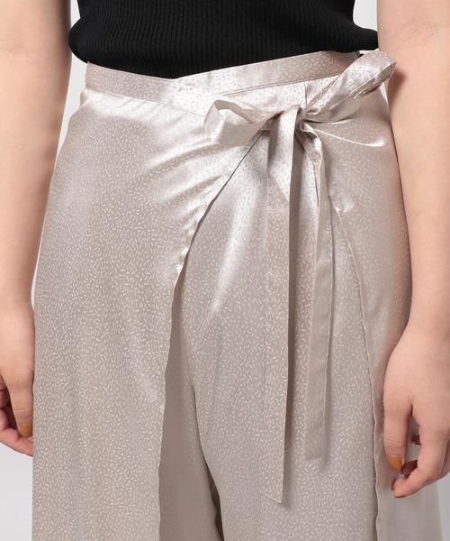 PAGEBOY（ページボーイ）の「サテンジャガードレイヤードパンツ（その他パンツ・レディース・ブラック/グレイッシュベージュ・FREE）」の8枚目の写真