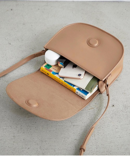 EFOLE（エフォル）の「【EFOLE】 ハーフムーン ショルダーバッグ（ショルダーバッグ・レディース・ブラック/ベージュ・FREE）」の11枚目の写真