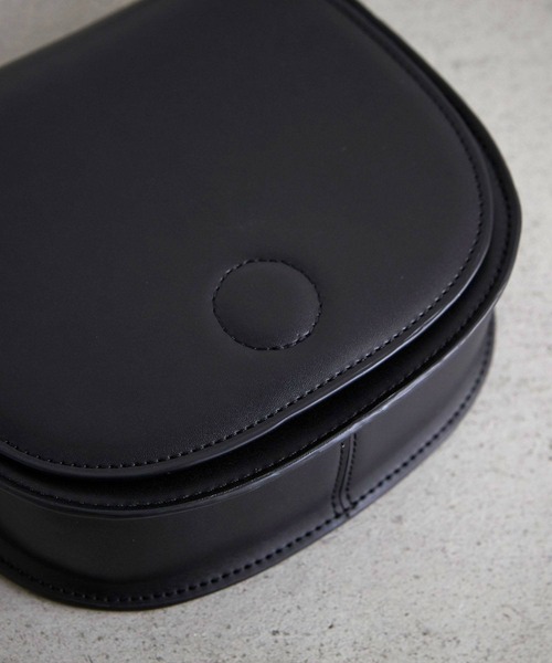 EFOLE（エフォル）の「【EFOLE】 ハーフムーン ショルダーバッグ（ショルダーバッグ・レディース・ブラック/ベージュ・FREE）」の16枚目の写真