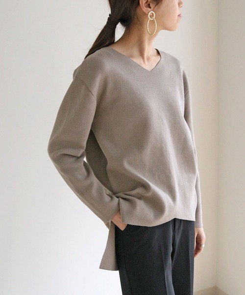 HER CLOSET(ハークローゼット)の「【HERCLOSET】イージーケア抗菌イレヘムVネックニット(ニット/セーター・レディース・サックスブルー/ブラック/ライトホワイト/グレー/ラベンダー/ベビーピンク・M)」の4枚目の写真