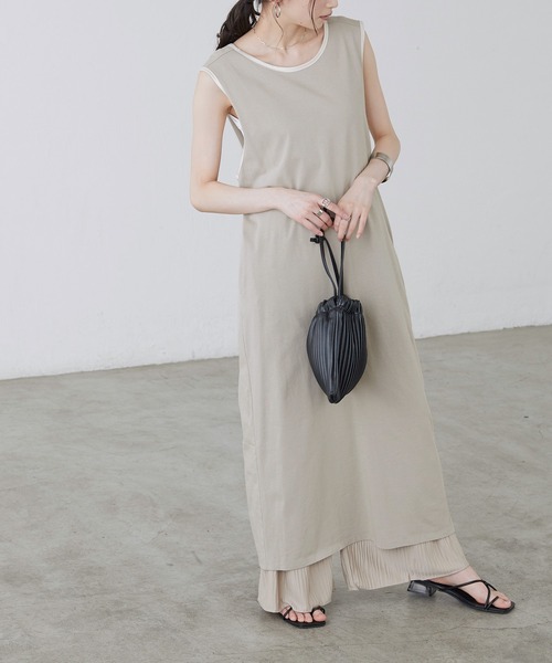 BONLECILL（ボンルシール）の「バッククロス パイピングロングワンピース（ワンピース・レディース・ベージュ/ブラウン/グリーン/チャコール・FREE）」の4枚目の写真