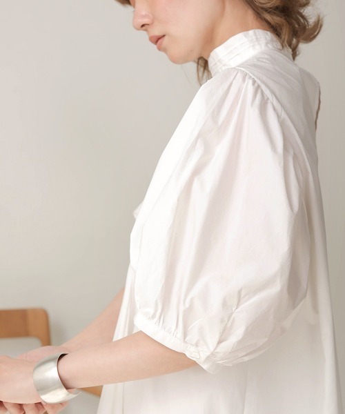 Bab（バブ）の「【WEB限定】ボリュームスリーブフレアブラウス（シャツ/ブラウス・レディース・オフホワイト/サックスブルー/ピンクベージュ・38）」の5枚目の写真