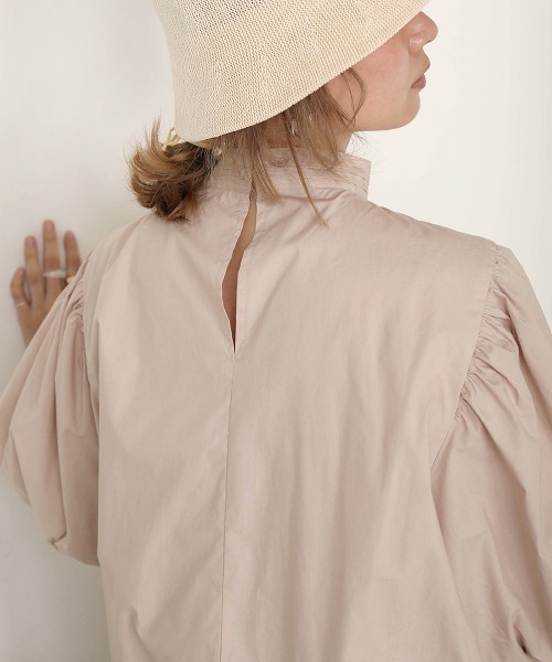 Bab（バブ）の「【WEB限定】ボリュームスリーブフレアブラウス（シャツ/ブラウス・レディース・オフホワイト/サックスブルー/ピンクベージュ・38）」の16枚目の写真