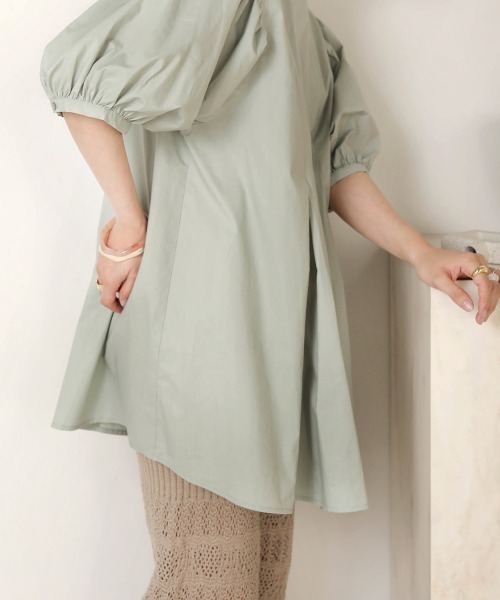 Bab（バブ）の「【WEB限定】ボリュームスリーブフレアブラウス（シャツ/ブラウス・レディース・オフホワイト/サックスブルー/ピンクベージュ・38）」の10枚目の写真