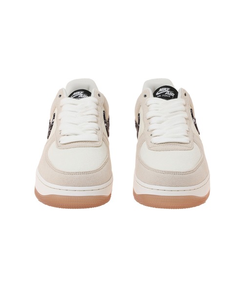 NIKE（ナイキ）の「NIKE AIR FORCE 1 07 LV8 DJ4631-200（スニーカー