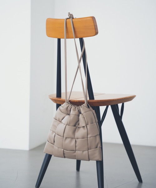 Andemiu(アンデミュウ)の「ワイドメッシュキンチャク958348(ハンドバッグ・レディース・ブラック/ベージュ・FREE)」の1枚目の写真